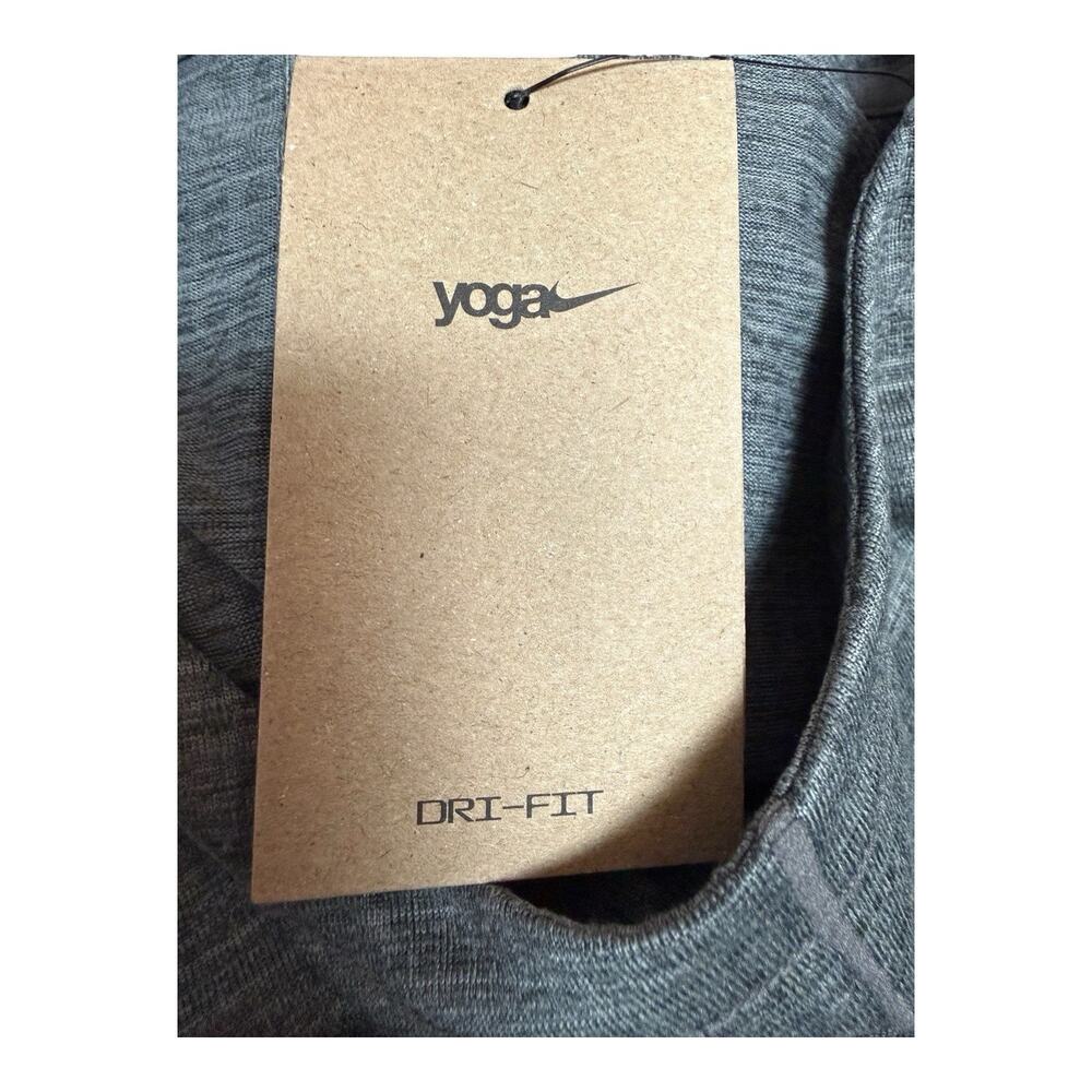 Nike Yoga Dri-fit
Men’s Shirt XL Gray
Long Sleeve - Picture 5 of 8